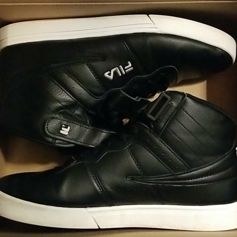 VERY NICE SHOES JUS MOVING HAVING HUGE SALE!!!!!